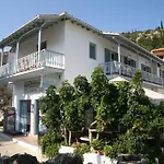 Elena Πανσιόν