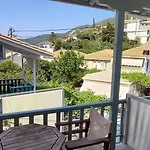 Elena Άγιος Νικήτας