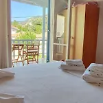 Elena Άγιος Νικήτας