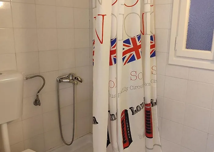 ゲストハウス Elena 3*